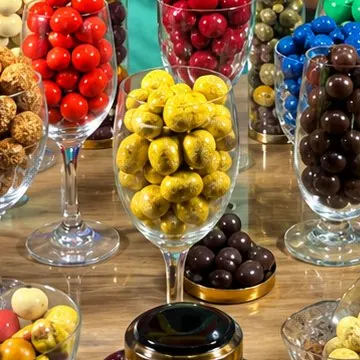 Taças de drágeas e bombons